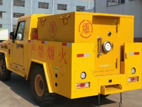 铁锋凯龙爆破器材运输车：保障爆破任务的安全运行
